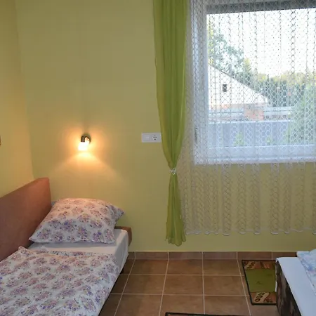 Apartment Aranypart 49-51 *