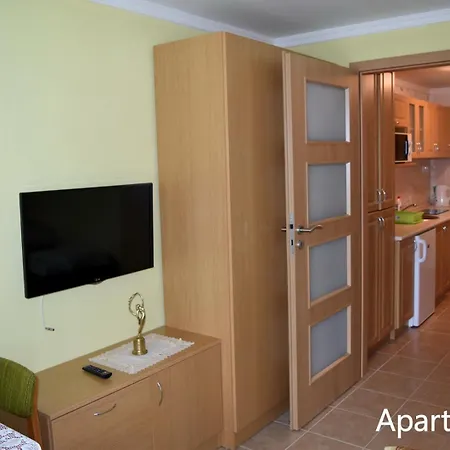Apartment Aranypart 49-51 *