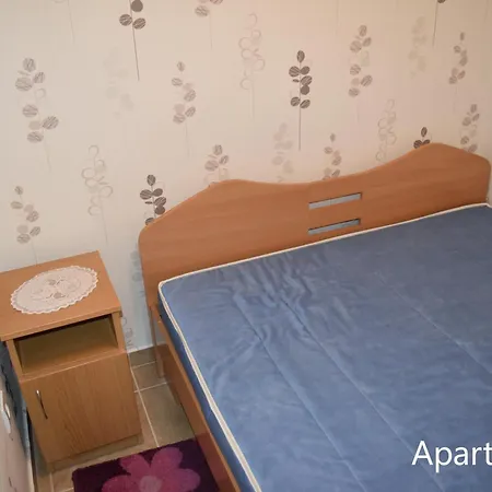 Apartment Aranypart 49-51