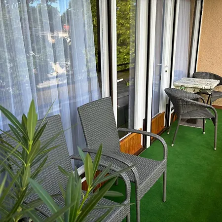 Apartment Aranypart 49-51 *
