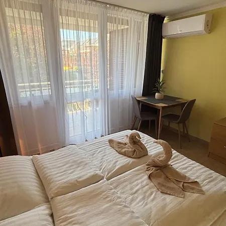Aranypart 49-51 Appartamento Siófok