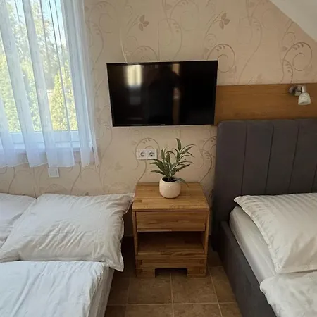 Aranypart 49-51 Appartamento *