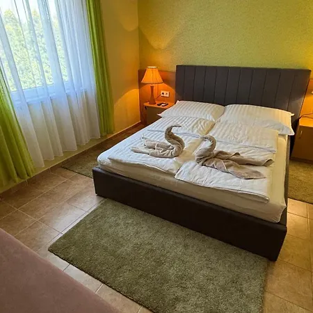 Aranypart 49-51 Appartamento *