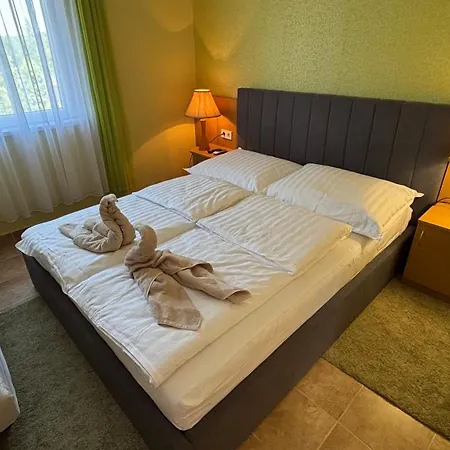 Aranypart 49-51 Appartamento Siófok